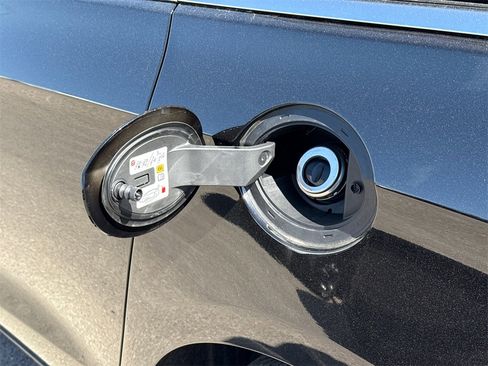 New 2025 Chrysler Voyager LX image 9