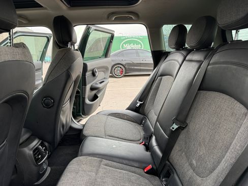 Used 2017 MINI Cooper Clubman w/ Premium Package image 18