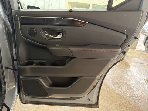 Certified 2025 Honda Pilot Black Edition image 24