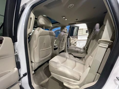 Used 2016 Cadillac Escalade Luxury image 17