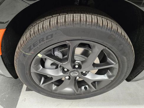 New 2026 Chrysler Pacifica Limited w/ S Appearance Package AWD/4WD image 9