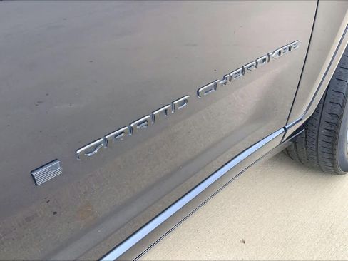 Used 2024 Jeep Grand Cherokee L Summit w/ High Altitude Package AWD/4WD image 10