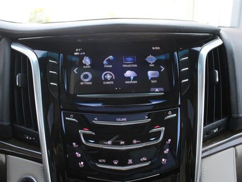 Used 2020 Cadillac Escalade ESV Luxury RWD image 19