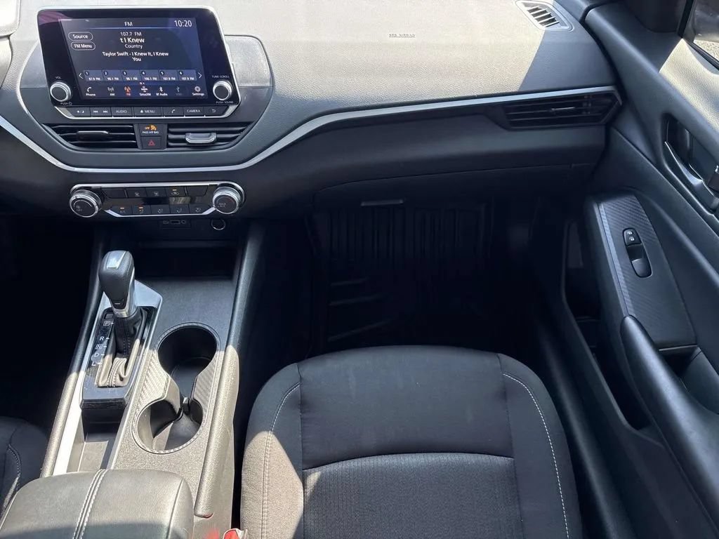 Used 2025 Nissan Altima 2.5 S FWD image 13