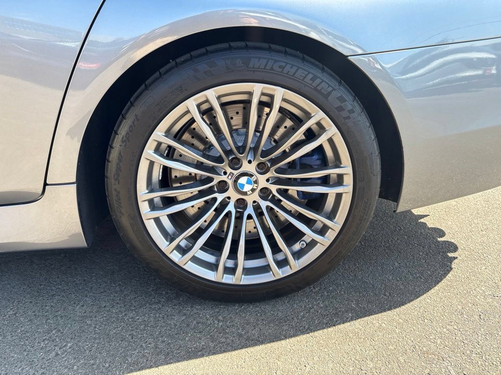 Used 2013 BMW M5 RWD image 9