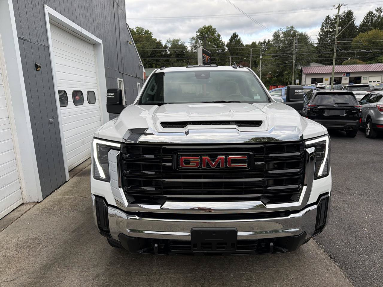 Used 2024 GMC Sierra 3500 Pro w/ Convenience Package AWD/4WD image 2