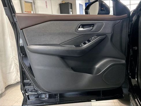 Used 2023 Nissan Rogue SV AWD/4WD image 9
