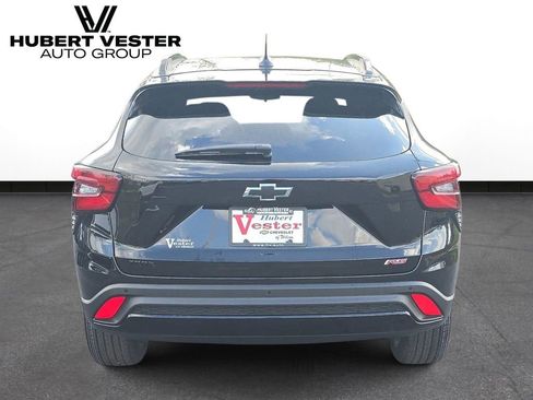 New 2026 Chevrolet Trax RS w/ Sunroof Package FWD image 7