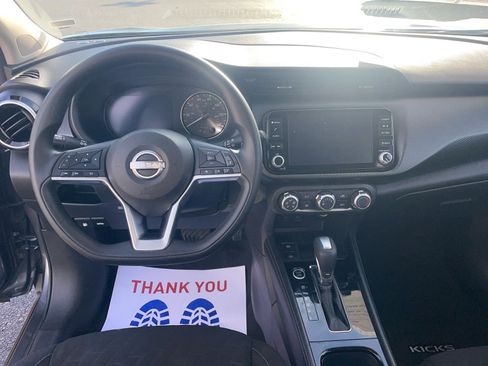 Used 2023 Nissan Kicks SV image 8