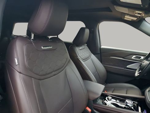 Used 2025 Ford Explorer Platinum w/ LUX Leather Package image 15