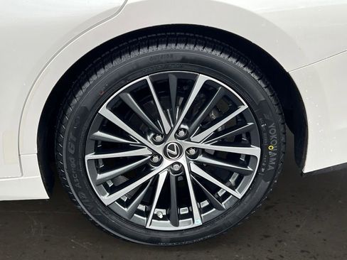 Certified 2024 Lexus ES 350 w/ Premium Package image 25