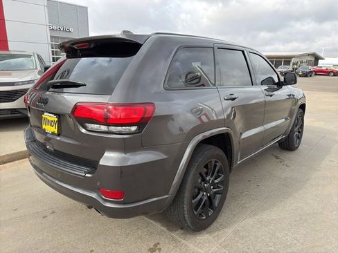 Used 2020 Jeep Grand Cherokee Altitude RWD image 7