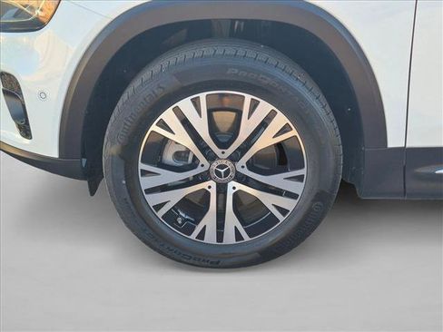 Used 2025 Mercedes-Benz GLB 250 4MATIC image 9