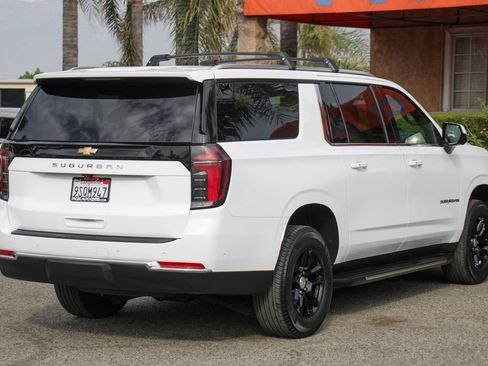 Used 2025 Chevrolet Suburban LS image 10