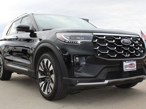 Used 2025 Ford Explorer Platinum w/ LUX Leather Package AWD/4WD image 18