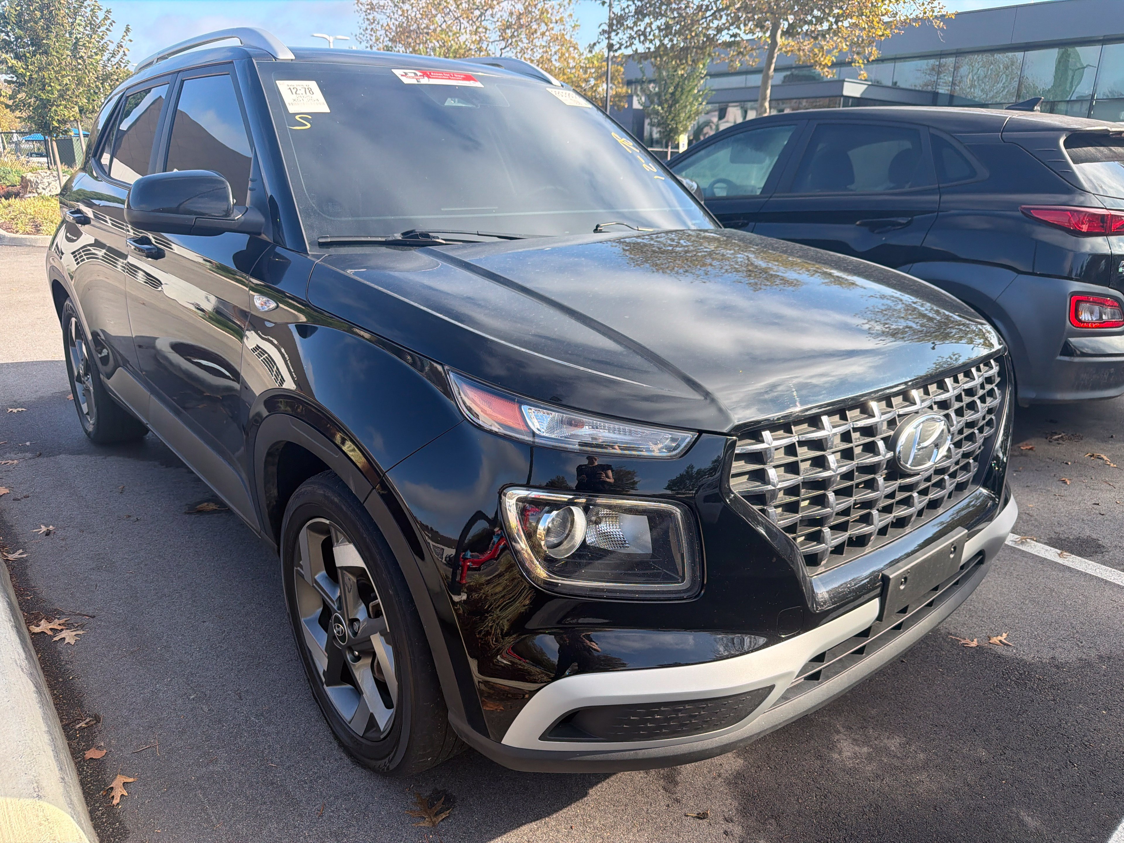Used 2025 Hyundai Venue SEL FWD image 1