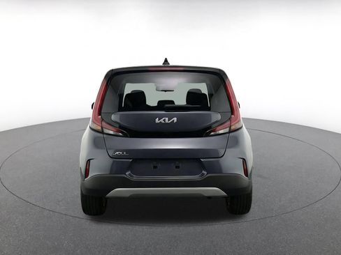 Used 2025 Kia Soul LX w/ LX Technology Package FWD image 8