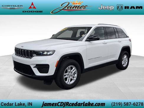 Used 2024 Jeep Grand Cherokee Laredo w/ Luxury Tech Group I AWD/4WD image 1