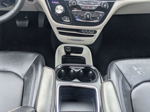 Used 2024 Chrysler Pacifica Touring-L FWD image 20