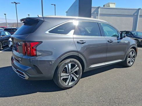 Certified 2023 Kia Sorento EX image 6