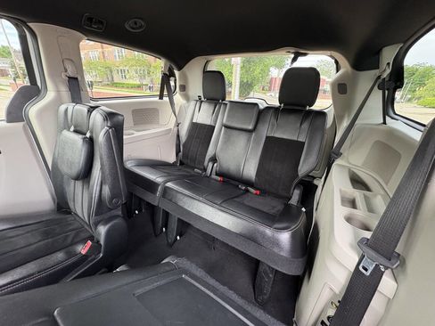 Used 2016 Dodge Grand Caravan SXT FWD image 28