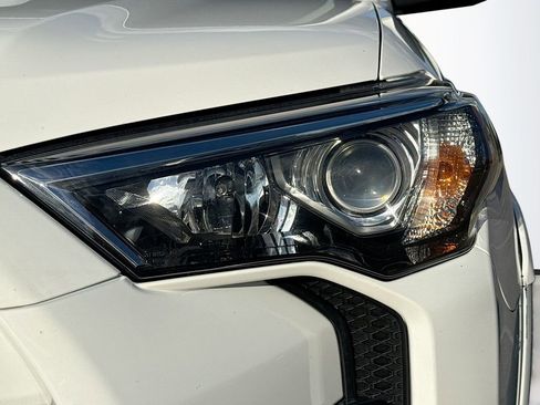 Used 2019 Toyota 4Runner TRD Off-Road image 9