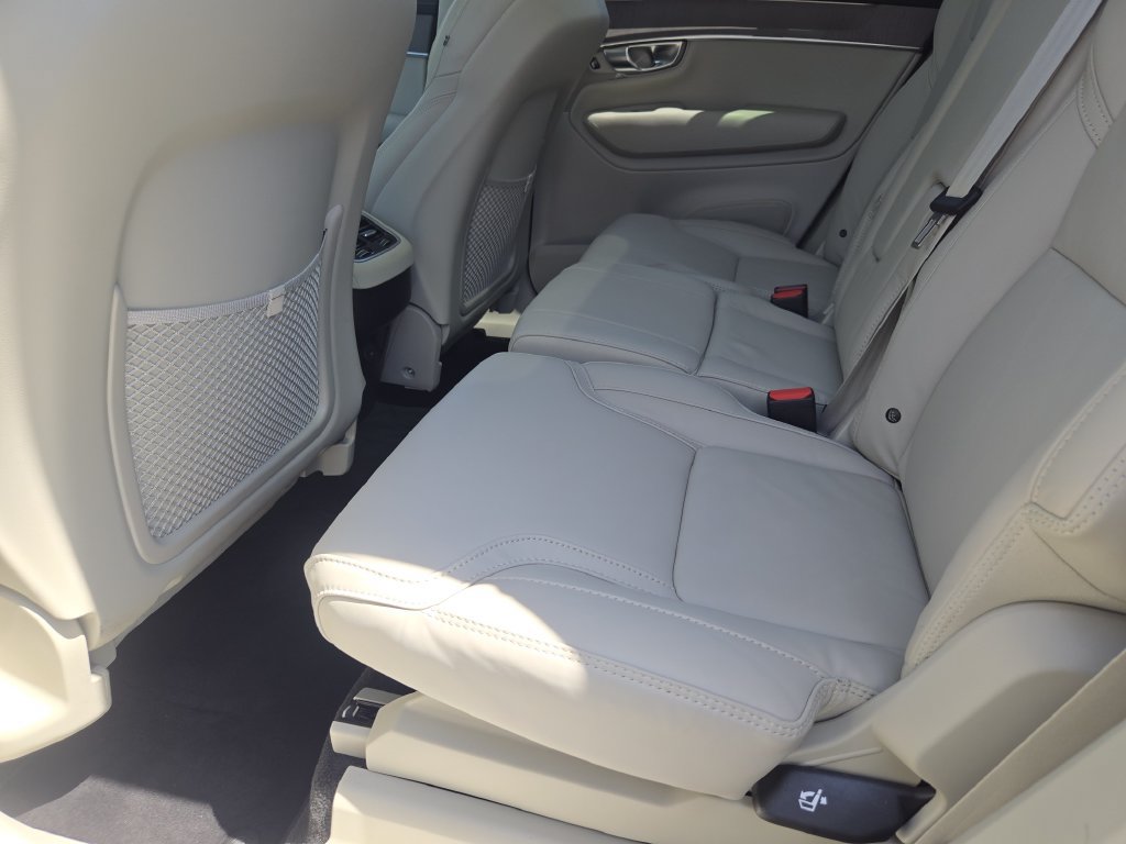 Used 2026 Volvo XC90 B6 Ultra w/ Protection Package AWD/4WD image 30