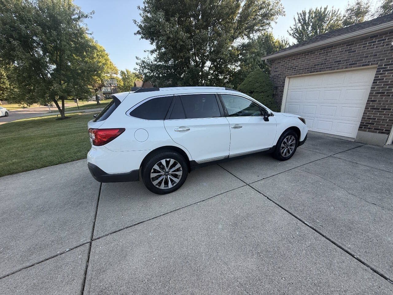 Used 2018 Subaru Outback 2.5i Touring w/ Popular Package #3 AWD/4WD image 4
