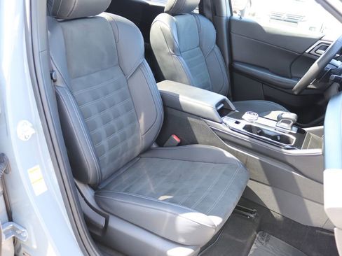 Used 2025 Mitsubishi Outlander SE image 14