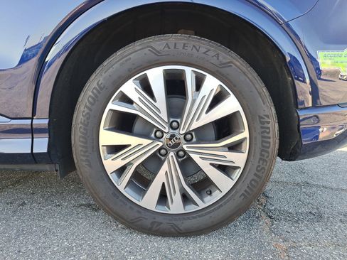 Used 2023 Audi Q4 e-tron Premium Plus w/ Premium Plus image 7