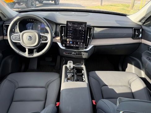Used 2025 Volvo XC90 B6 Plus w/ Protection Package Premier AWD/4WD image 18