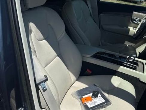 Used 2023 Volvo XC90 B6 Core w/ Protection Package Premier AWD/4WD image 9