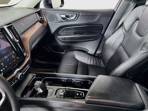 Used 2024 Volvo XC60 B5 Plus w/ Protection Package Premier AWD/4WD image 24