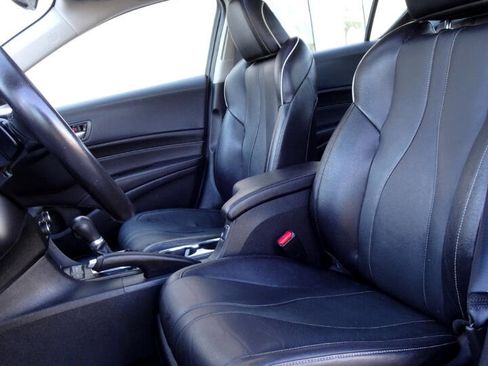 Used 2019 Acura ILX image 9