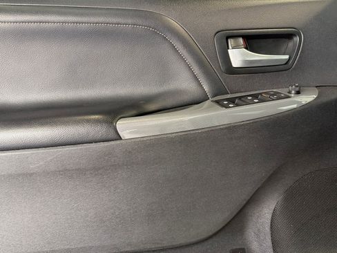 Used 2015 Toyota Sienna SE image 14