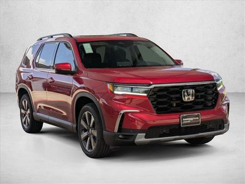 Certified 2025 Honda Pilot Touring image 7