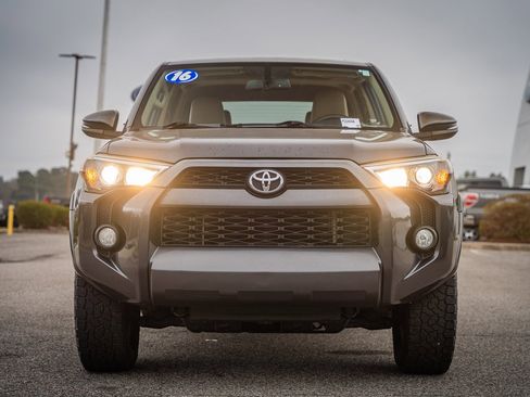 Used 2016 Toyota 4Runner SR5 Premium image 2