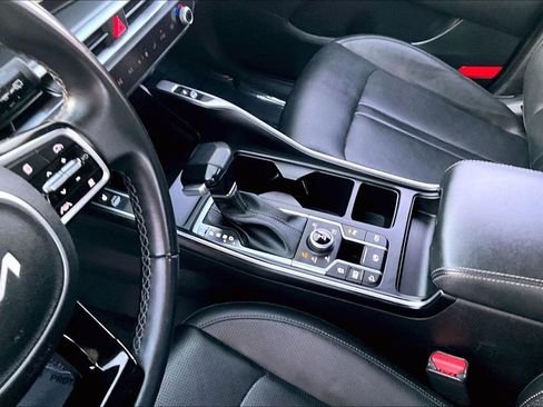 Used 2024 Kia Sorento S image 15