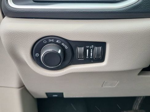 Used 2017 Chrysler Pacifica Touring image 15