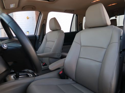 Used 2017 Honda Pilot EX-L image 12