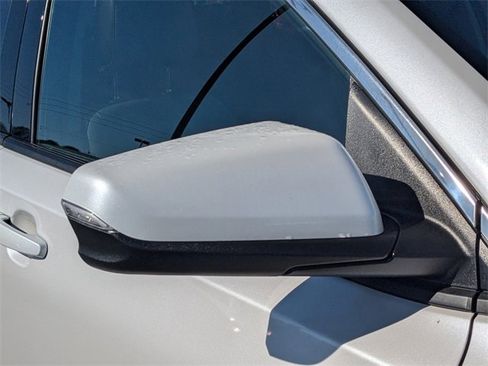 Used 2023 GMC Terrain SLT image 12