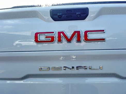 New 2026 GMC Sierra 1500 Denali w/ Technology Package AWD/4WD image 9
