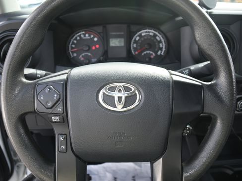 Used 2017 Toyota Tacoma SR image 12