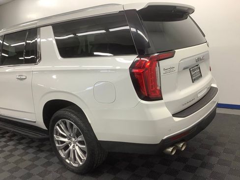 Used 2022 GMC Yukon XL Denali AWD/4WD image 3