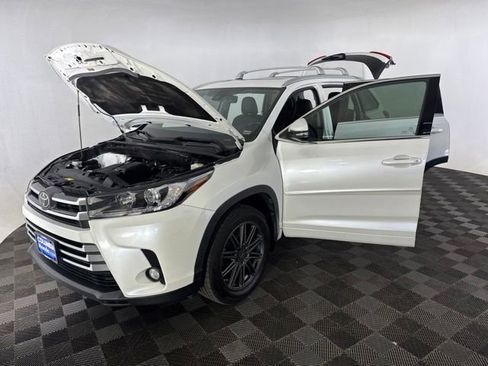 Used 2017 Toyota Highlander Limited w/ Protection Package #3 AWD/4WD image 12