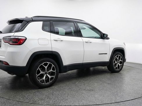 Used 2025 Jeep Compass Limited image 9
