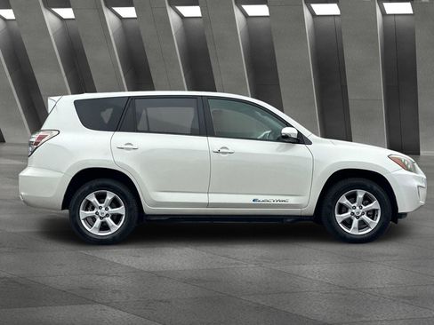 Used 2014 Toyota RAV4 EV image 3