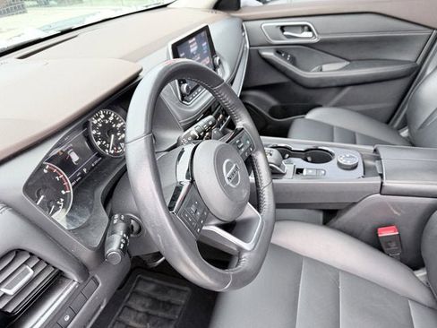 Certified 2021 Nissan Rogue SV w/ Premium Package image 14