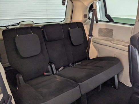 Used 2019 Dodge Grand Caravan SE FWD image 39