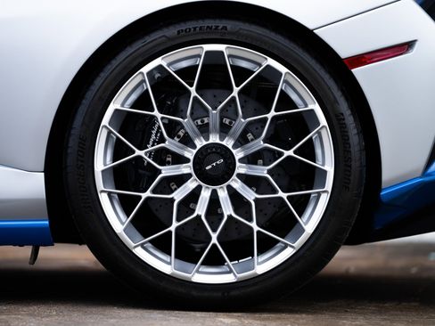 Used 2023 Lamborghini Huracan STO image 40